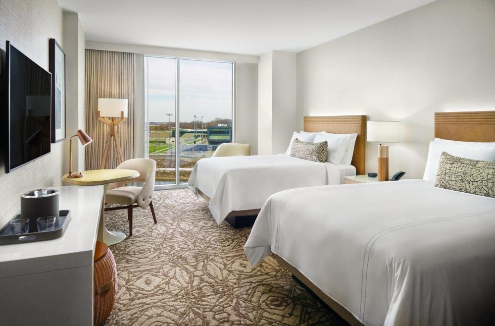 Deluxe Queen Room interior